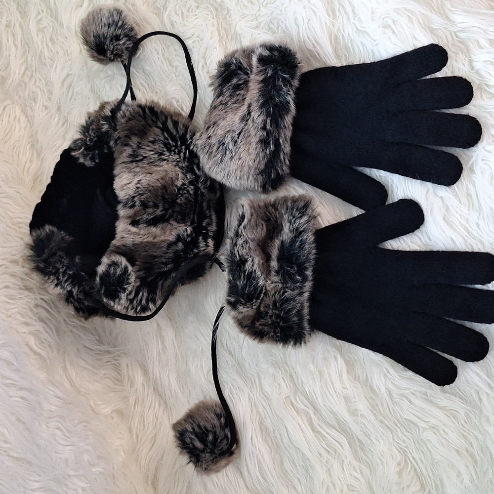 Preston&York Faux Fur Trimmed Winter Hat and Gloves Set